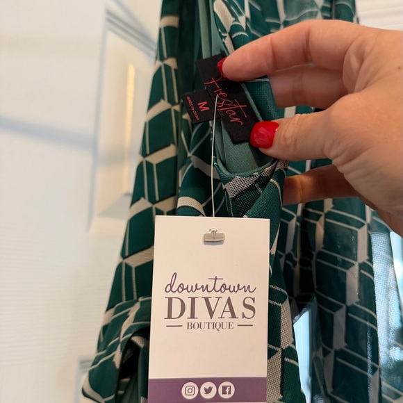 Green Geometric Patterned Dress - Picture 4 of 4